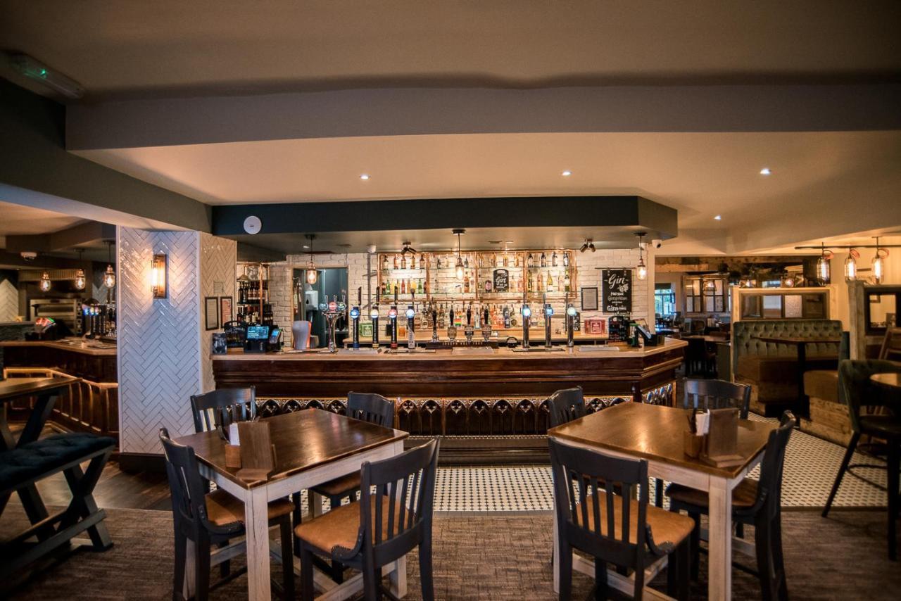 Cat & Lion Country Pub And Hotel Warrington  Buitenkant foto