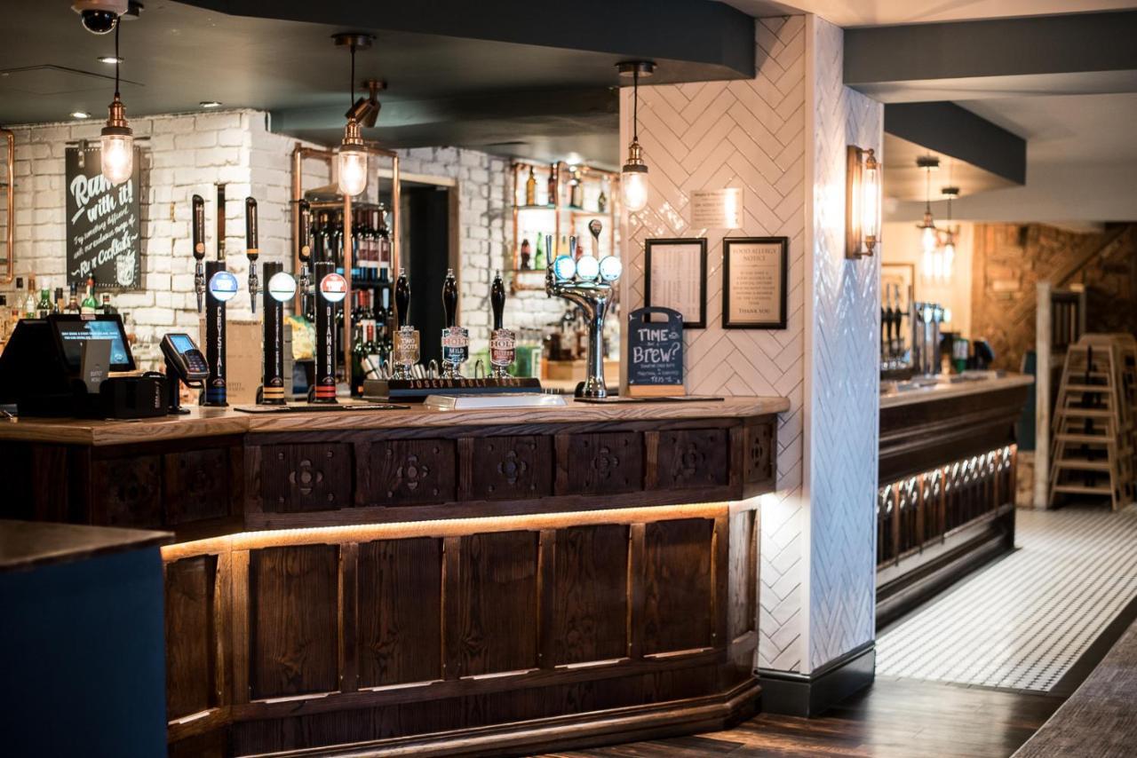 Cat & Lion Country Pub And Hotel Warrington  Buitenkant foto