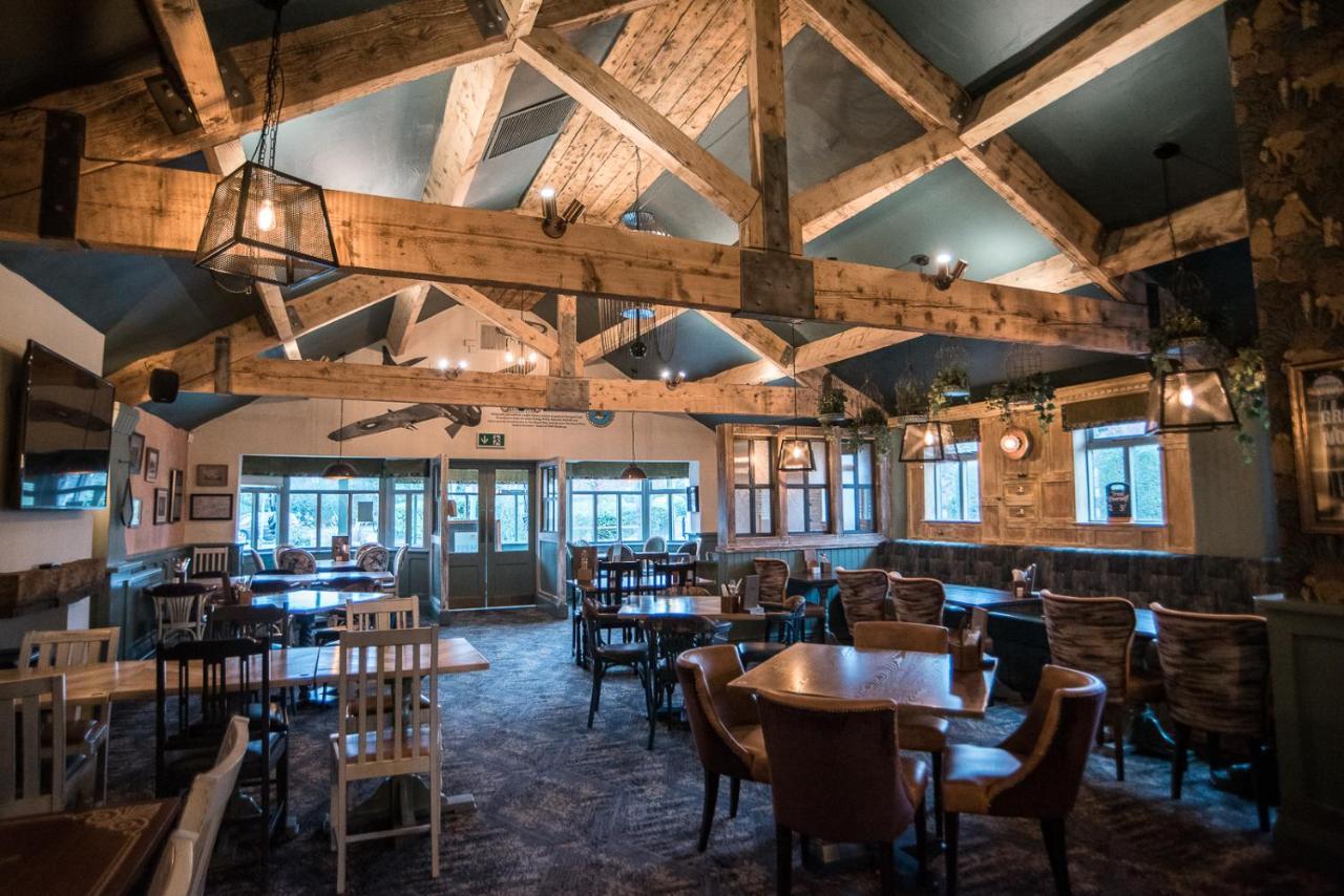 Cat & Lion Country Pub And Hotel Warrington  Buitenkant foto